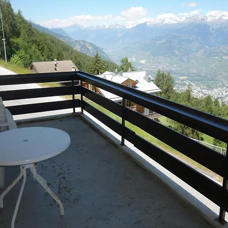 Spacious With Garden Furniture Apartment Veysonnaz
