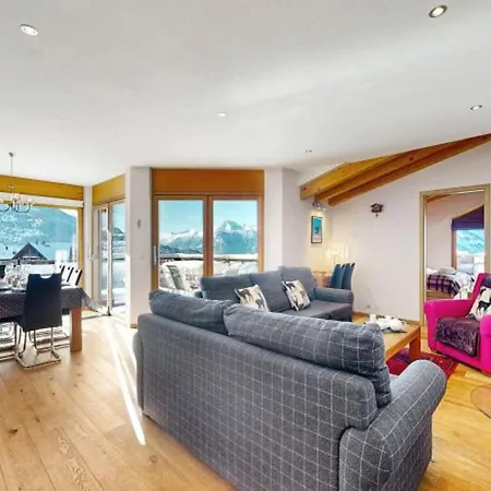 Spacious With Garden Furniture *