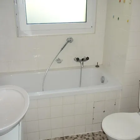Apartment Spacious With Garden Furniture
