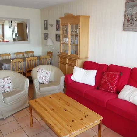 Spacious With Garden Furniture Apartment