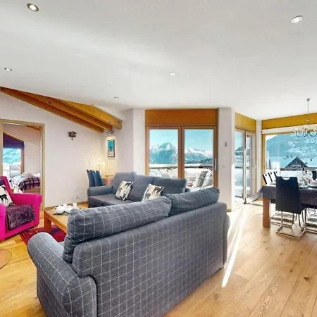Spacious With Garden Furniture *